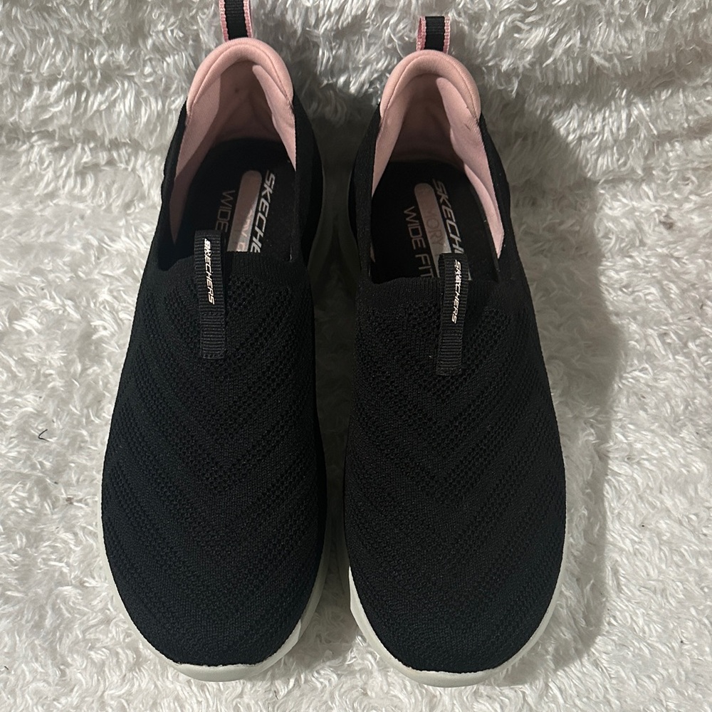 Skechers Women's Black and Pink Slip-On Sneakers